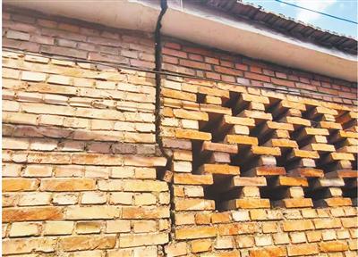 配资网站排名 一个村子半数民房开裂(身边事)